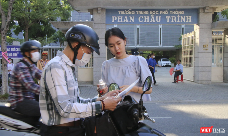 Sáng nay (28/6), gần 13.000 thí sinh trên địa bàn TP Đà Nẵng đã bước vào môn thi thứ nhất của kỳ thi tốt nghiệp THPT năm 2023.