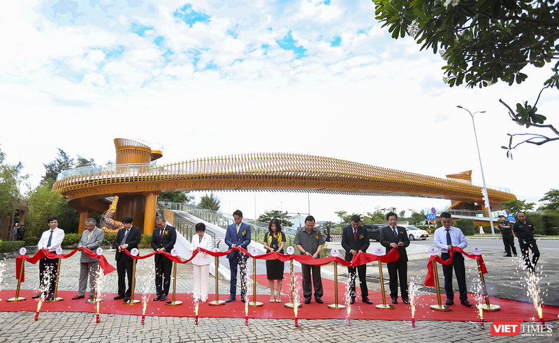 Cầu hữu nghị Việt-Nhật trên tuyến đường Nguyễn Tất Thành (quận Liên Chiểu, TP Đà Nẵng)