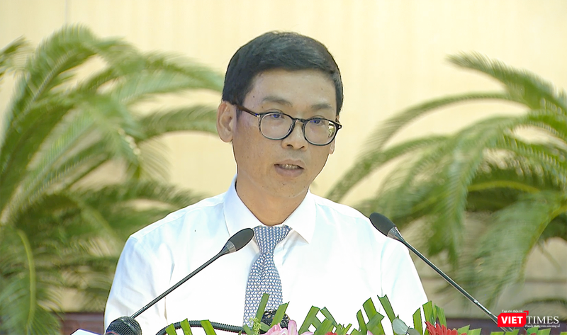 Ông Phùng Phú Phong - Giám đốc Sở Xây dựng Đà Nẵng - trả lời chất vấn tại kỳ họp vt_chung cu 2.png