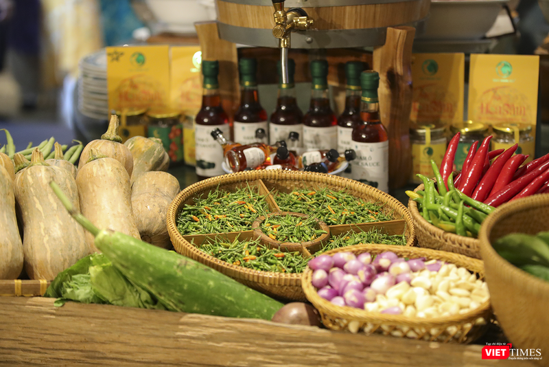 Không gian trưng bày được tổ chức nhằm quảng bá nông sản địa phương, định hướng phát triển bền vững, xây dựng giá trị cộng đồng và mở ra cơ hội hợp tác, hỗ trợ, chia sẻ cho bà con nông dân miền Trung.