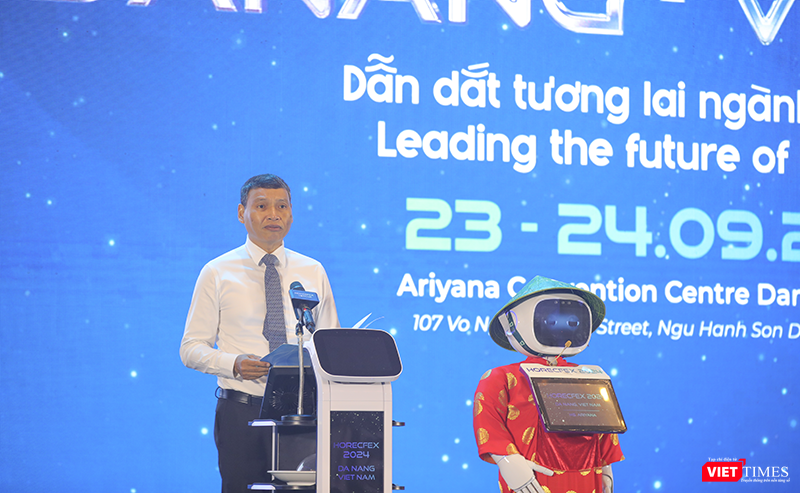 Ông Hồ Kỳ Minh, Phó Chủ tịch Thường trực UBND TP Đà Nẵng phát biểu khai mạc sự kiện vt_doi moi sang tai khach san 6.png