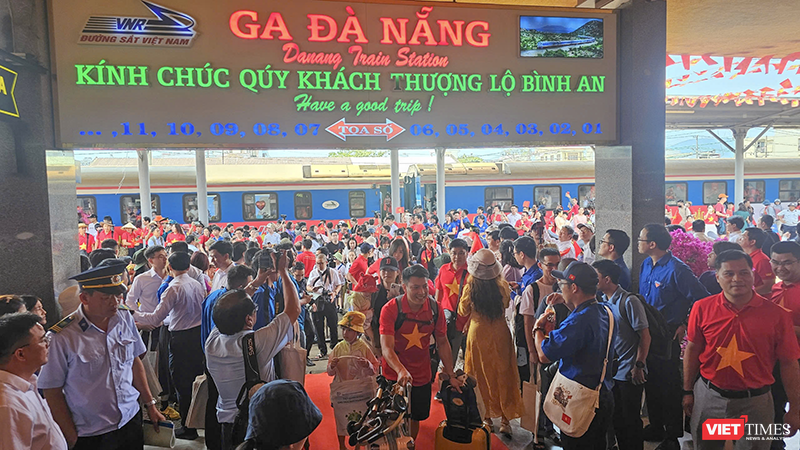 Du khách đến Đà Nẵng trong dịp lễ 30/4-1/5 bằng đường sắt tăng mạnh do chất lượng được cải thiện và nhiều dịch vụ hấp dẫn.
