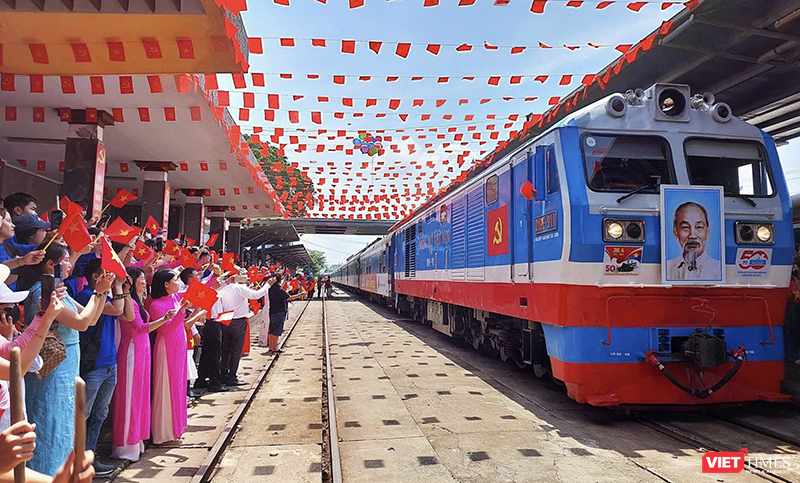 Ngành đường sắt với Đoàn tàu Thống Nhất, tạo thêm cú hích mới cho du lịch Đà Nẵng vt_doan tau 8.png
