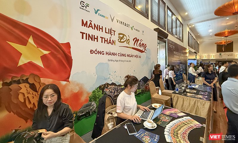 Không gian triển lãm giới thiệu các sản phẩm công nghệ AI, hệ sinh thái AI, các chính sách khuyến khích phát triển AI của thành phố Đà Nẵng... vt_hoi thao ai 1.png