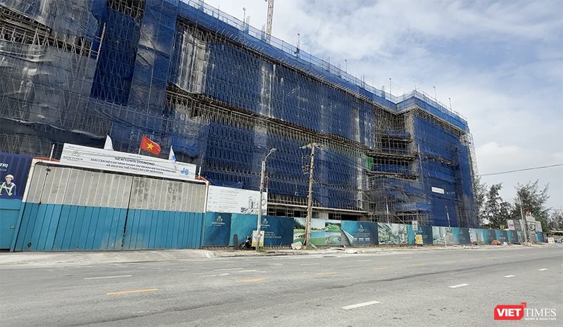 Trải dài trên diện tích gần 15.000 m2, quy mô 36 tầng nổi, 1 tum và 3 tầng hầm, diện tích xây dựng: 8.834 m2, cùng với mức đầu tư ước tính 1.640 tỷ đồng, Newtown Diamond Residence được Tập đoàn BRG kỳ vọng sẽ định vị thương hiệu BĐS mang tên BRG tại khu vực. vt_thuong hieu bds 9.png