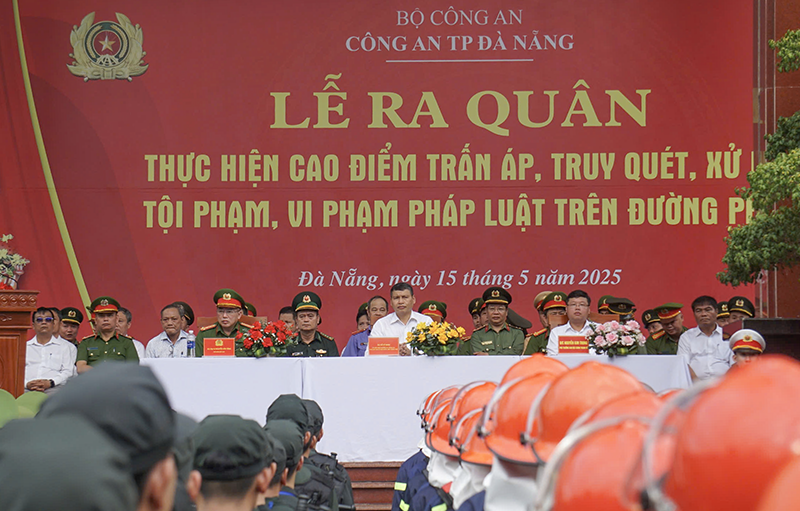 Quang cảnh lễ ra quân trấn áp tội phạm của Công an thành phố Đà Nẵng. vt_ra quan 2.png