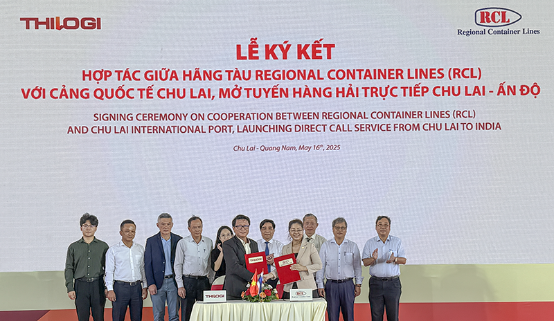 Sáng 16/5, tại Cảng biển quốc tế Chu Lai (Quảng Nam), Tập đoàn THILOGI (tập đoàn thành viên thuộc THACO Group) đã ký kết hợp tác với hãng tàu Regional Container Lines (RCL), chính thức khai trương tuyến hàng hải trực tiếp Chu Lai – Ấn Độ. vt_cang chu lai thaco.png