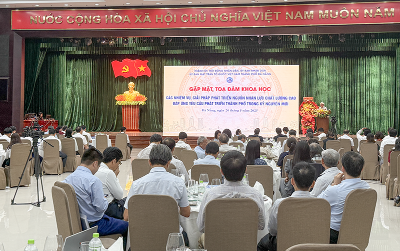 Toạ đàm quy tụ sự tham dự của gần 350 chuyên gia, nhà khoa học, trong đó có hơn 250 Giáo sư, Phó giáo sư. vt_toa dam 1.png
