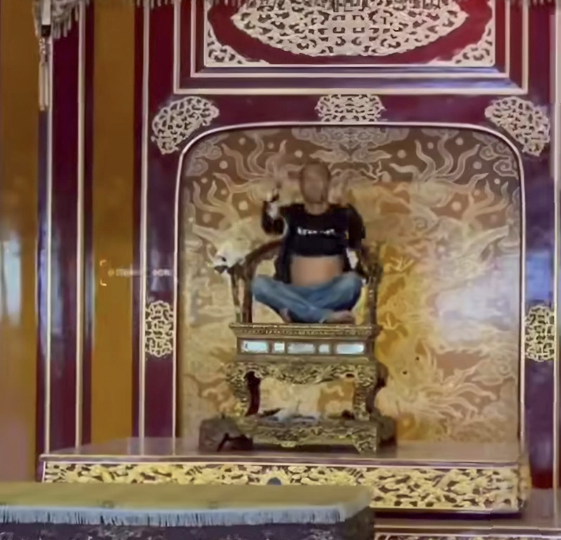 Hồ Văn Phương Tâm xâm hại nghiêm trọng báu vật quốc gia - ngai vua triều Nguyễn ngai vua.png