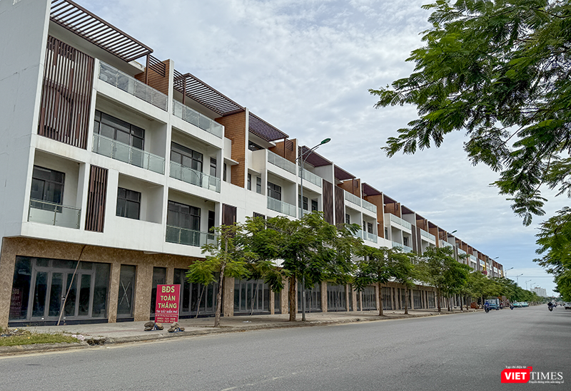 Phố Shophouse vắng bóng người. vt_shophouse 2.png