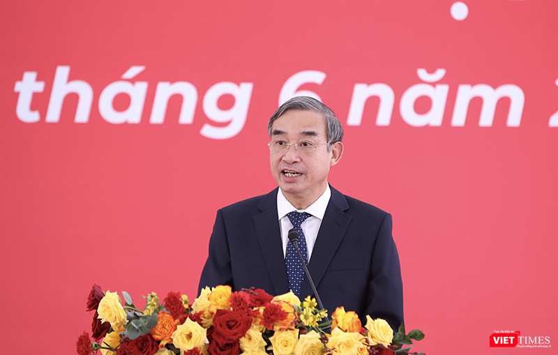 Ông Lê Trung Chinh, Chủ tịch UBND thành phố Đà Nẵng đánh giá cao việc đầu tư dự án Khu phức hợp Du lịch và Đô thị nghỉ dưỡng Làng Vân của Vingroup. vt_lang van 2.png