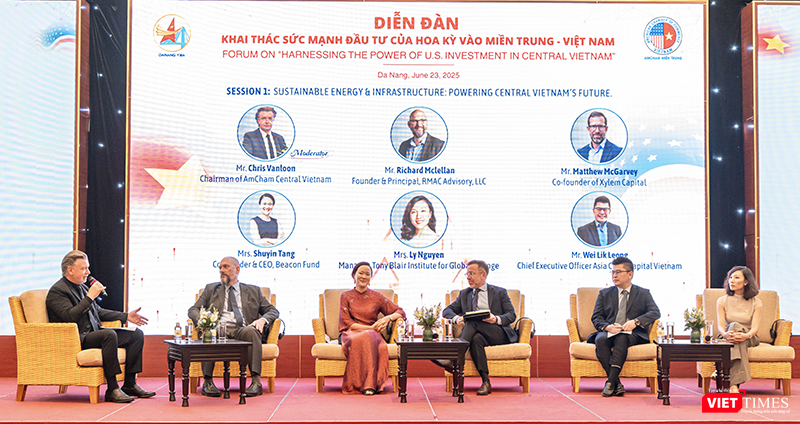 Các diễn giả chia sẻ những kinh nghiệm, cơ hội đầu tư tại Đà Nẵng và miền Trung Việt Nam. vt_dien dan 4.png