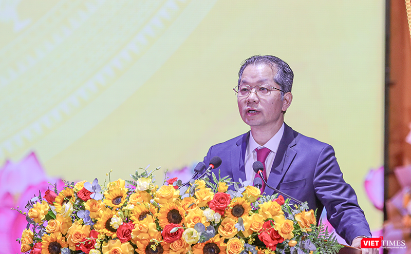 Ông Nguyễn Văn Quảng, Bí thư Thành uỷ Đà Nẵng phát biểu tiếp thu và cảm ơn ý kiến phát biểu chỉ đạo của ông Trần Cẩm Tú, Ủy viên Bộ Chính trị, Thường trực Ban Bí thư. vt_cong bo 8.png