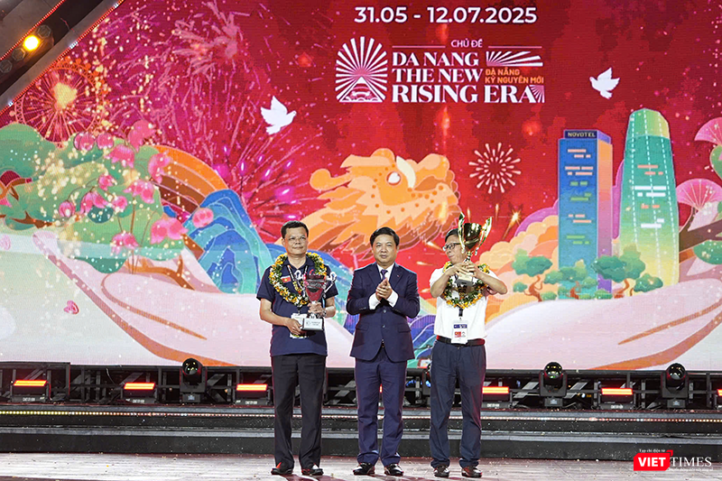 Kết thúc DIFF 2025, đội pháo hoa Jiangxi Yangfeng Art Display đến từ Trung Quốc giành Giải Nhất, đội pháo hoa Z121 Vina Pyrotech đại diện Việt Nam giành giải Nhì vt_chung ket.png