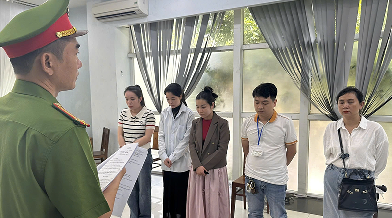 Cơ quan Cảnh sát điều tra Công an TP Đà Nẵng tống đạt quyết định khởi tố vụ án, khởi tố bị can đối với Phòng khám Đa khoa Quốc tế Đà Nẵng để điều tra hành vi “Lừa dối khách hàng”.