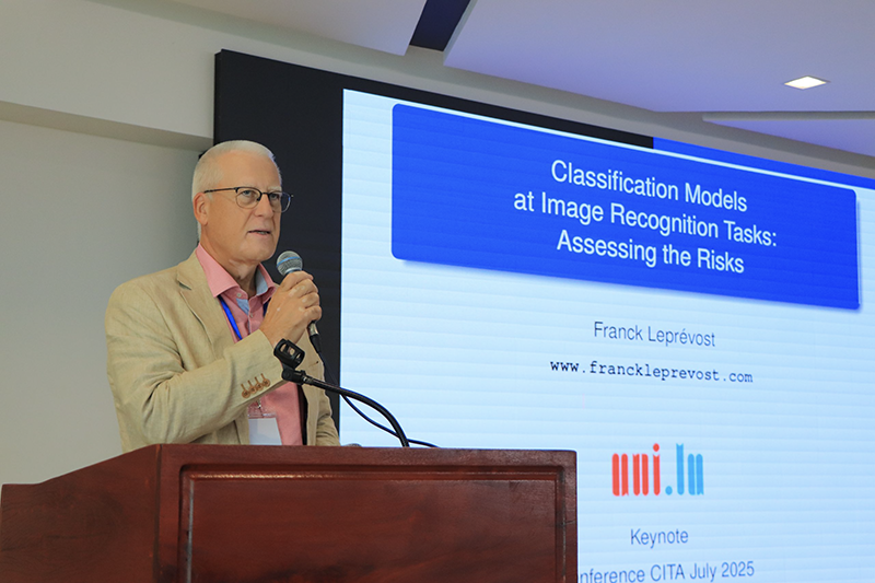 GS.TS Franck Leprévost, Đại học Luxembourg, Luxembourg trình bày keynote 2 với chủ đề “Classification models at Image Recognition Tasks: Assessing the Risks” cita 2025 1.png