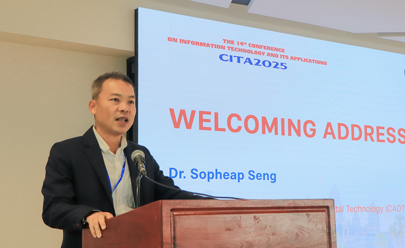 TS Sopheap Seng – Viện trưởng Học viện Công nghệ Kỹ thuật số, Campuchia đại diện đơn vị đăng cai tổ chức phát biểu chào mừng cita 2025 6.png