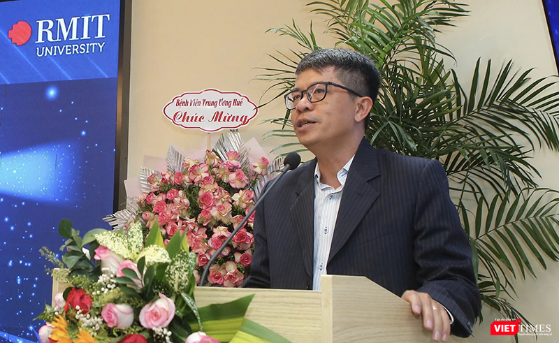 TS Nguyễn Hoàng Thuận, quyền Trưởng Nhóm bộ môn Kinh doanh đổi mới, Đại học RMIT trình bày tham luận liên quan chuyển đổi số trong ngành Y tại hội thảo. vt_truyen thong y te 1.png