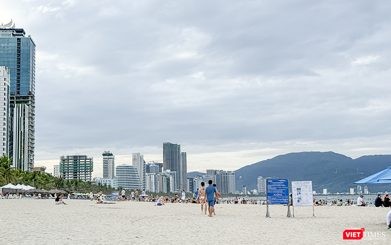 Bãi tắm Sao Biển (phường Ngũ Hành Sơn, TP Đà Nẵng) là một trong những bãi biển đẹp nhất Đà Nẵng. Mỗi năm, bãi biển đón hàng triệu du khách tới tắm. vt_bien du lich 1.png