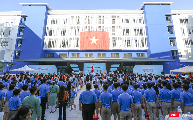 Quang cảnh lễ khánh thành Trường Hy Vọng dành cho trẻ mất cha mẹ trong đại dịch COVID-19 trên cả nước. vt_truong hy vong 6.png