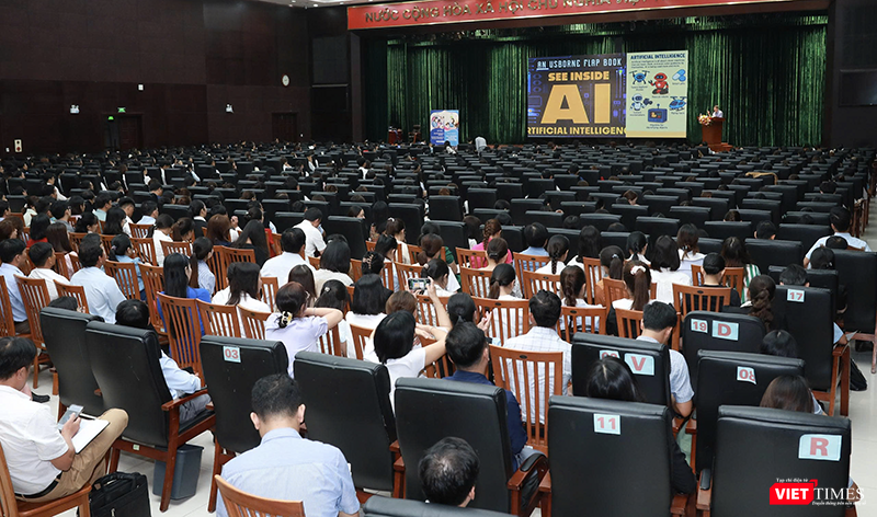 Hơn 600 giáo viên các cấp học trên địa bàn TP Đà Nẵng tham dự tập huấn vt_tap huan ai 4.png