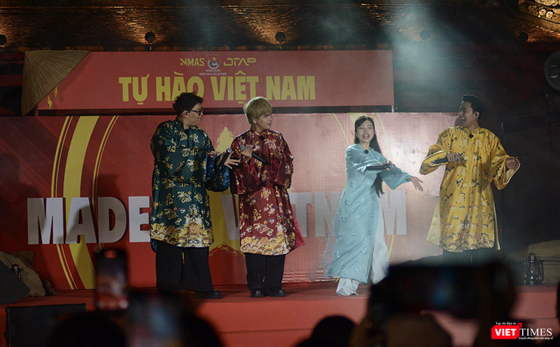 Phương Mỹ Chi và nhóm nhạc trình bày ca khúc Made in VietNam vt_6.png