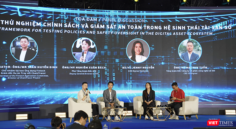Các diễn giả tham dự phiên toạ đàm mang chủ đề “Khung thử nghiệm chính sách và giám sát an toàn trong hệ sinh thái tài sản số”.