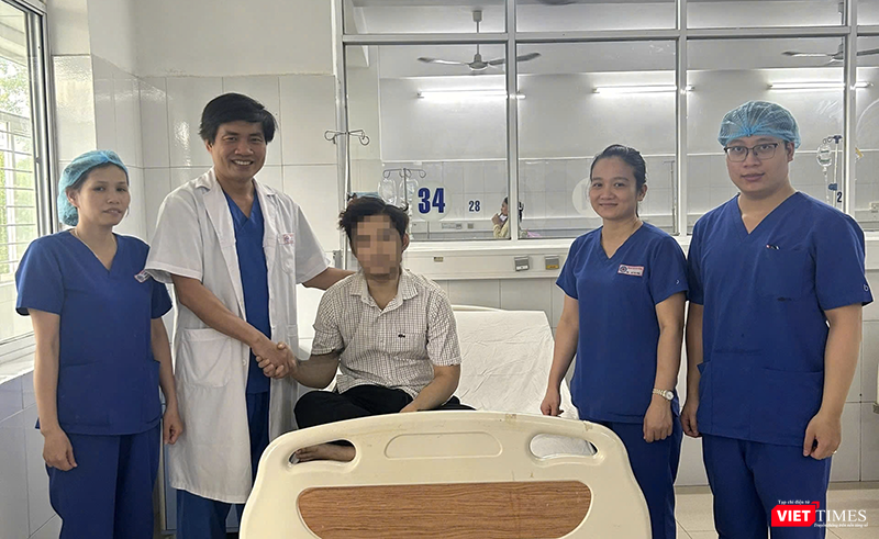 Bệnh nhân bình phục, chuẩn bị xuất viện trong niềm vui của cả gia đình và đội ngũ y bác sĩ bệnh viện. vt_giat dien 2.png