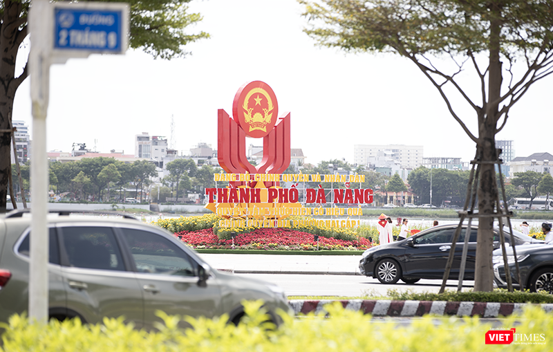 Những ngày này, đường phố Đà Nẵng rực rỡ cờ hoa đón chào kỷ niệm 80 năm Cách mạng Tháng Tám và Quốc khánh 2/9. vt_da nang 26.png