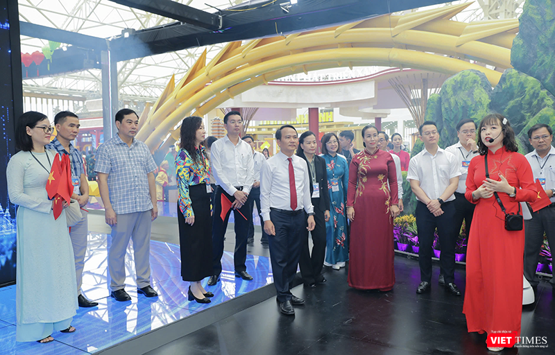 Lãnh đạo TP Đà Nẵng khai trương không gian trưng bày ở Triển lãm thành tựu đất nước tại Hà Nội vt_da nang.png