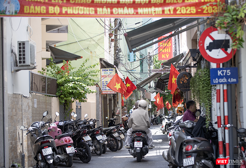 Các con hẻm nhỏ ở Đà Nẵng cũng rực rỡ cờ hoa vt_da nang 8.png