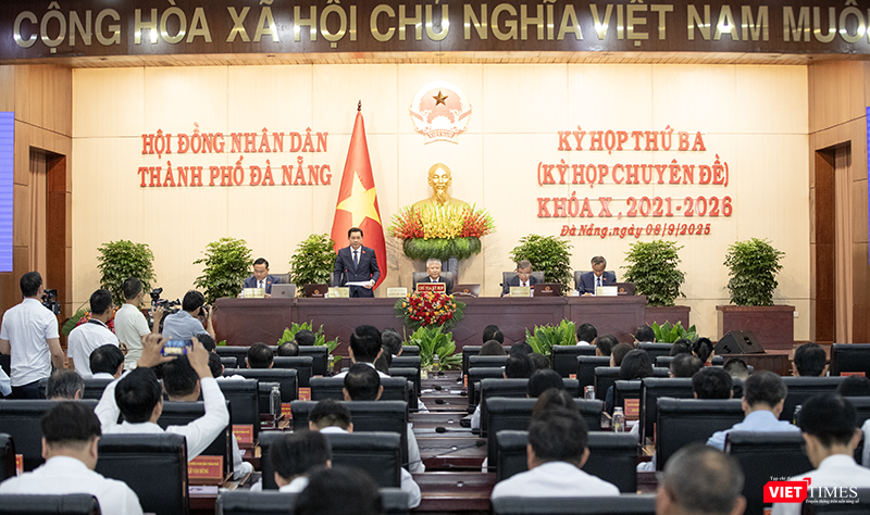 Quang cảnh kỳ họp thứ Ba, HĐND TP Đà Nẵng khoá X diễn ra sáng 8/9. vt_tan chu tich 4.png