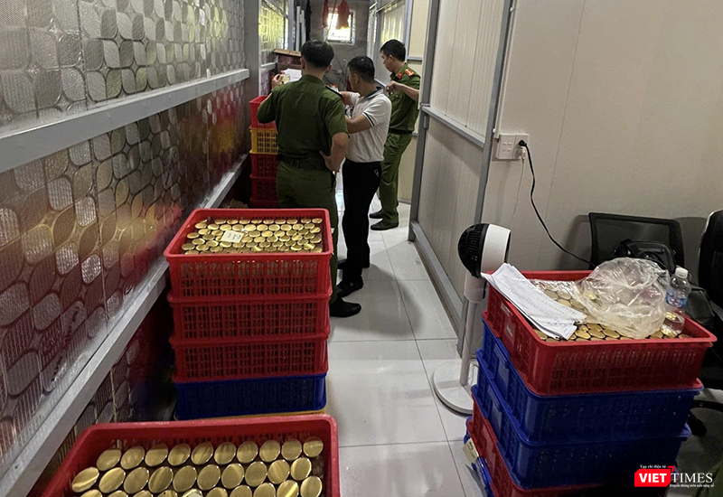 Lực lượng công an kiểm tra, khám xét dây chuyền sản xuất yến chưng giả tại Công ty TNHH Vannest. vt_yen gia 3.png