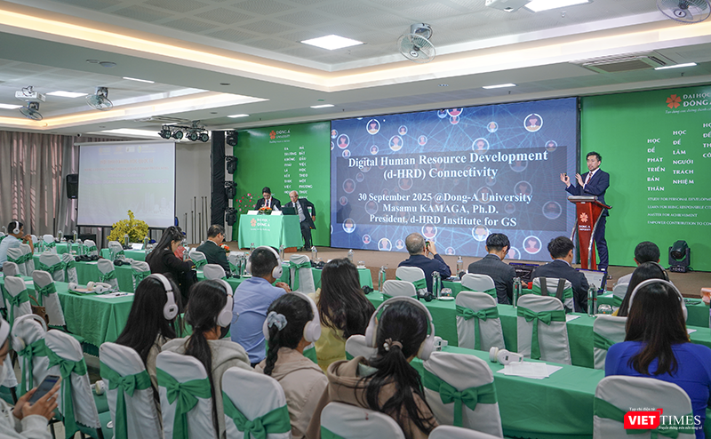 Tiến sĩ Masamu Kamaga, Cựu Chủ tịch Viện Công nghệ Kirirom (Nhật Bản) đưa ra 4 nguyên tắc trong Kết nối phát triển nguồn nhân lực số (d-HRD), nhằm đảm bảo nguồn nhân lực chuyển đổi số cho Đà Nẵng. vt_nhan luc so 2.png