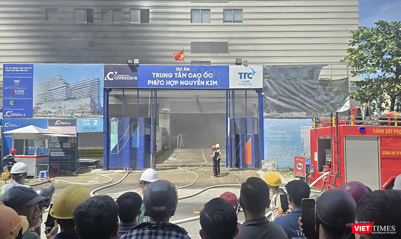 Đến khoảng 11h cùng ngày, ngọn lửa cơ bản được dập tắt, không để lan sang khu vực lân cận. vt_chay 1.png