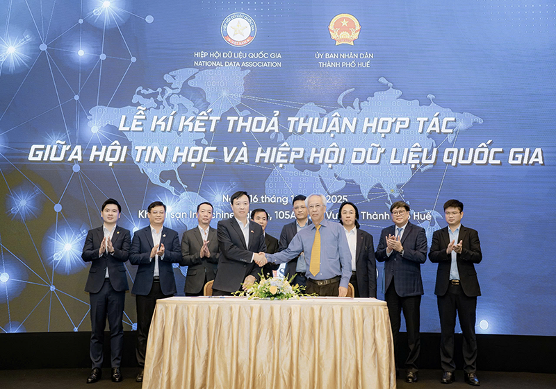 Trong khuôn khổ sự kiện công bố Mạng lưới Chuyên gia Dữ liệu Toàn cầu, Hội Tin học và Hiệp hội Dữ liệu Quốc gia đã ký thoả thuận hợp tác. du lieu 2.png