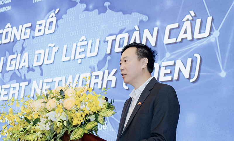 Thiếu tướng Nguyễn Ngọc Cương, Giám đốc Trung tâm Dữ liệu Quốc gia, Phó Chủ tịch Hiệp hội Dữ liệu Quốc gia phát biểu tại lễ công bố Mạng lưới Chuyên gia Dữ liệu Toàn cầu. du lieu 3.png