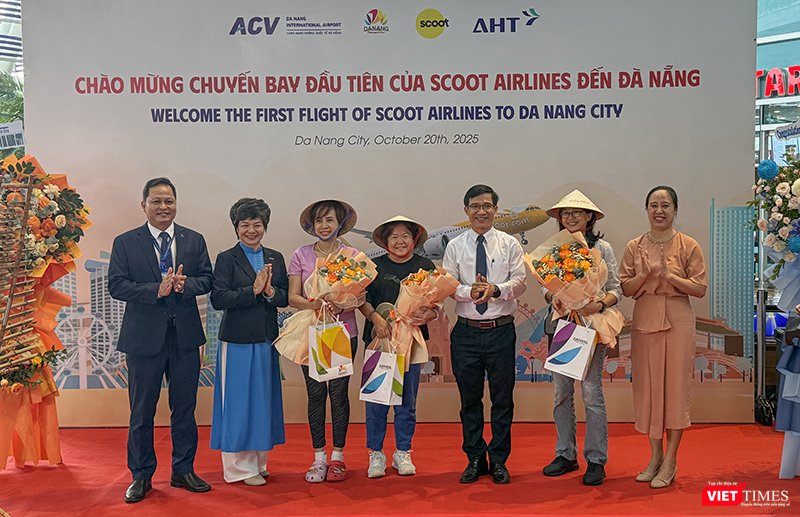 Sở VH-TT&DL thành phố Đà Nẵng cùng Cảng Hàng không quốc tế Đà Nẵng, Nhà ga Quốc tế Đà Nẵng và hãng bay chào đón những hành khách đầu tiên đến Đà Nẵng. vt_duong bay moi 1.png