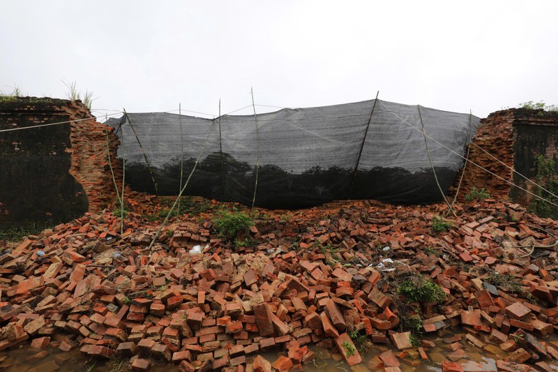 Hiện trường đoạn tường bao Hoàng thành Huế bị sập do mưa lũ. Ảnh PD.