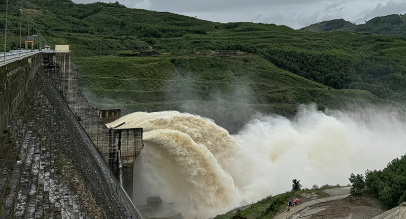 Các thủy điện lớn trên thượng nguồn sông Vu Gia - Thu Bồn (TP Đà Nẵng) đã phát đi thông báo vận hành hạ dần mực nước hồ thủy điện về cao trình mực nước đón lũ.