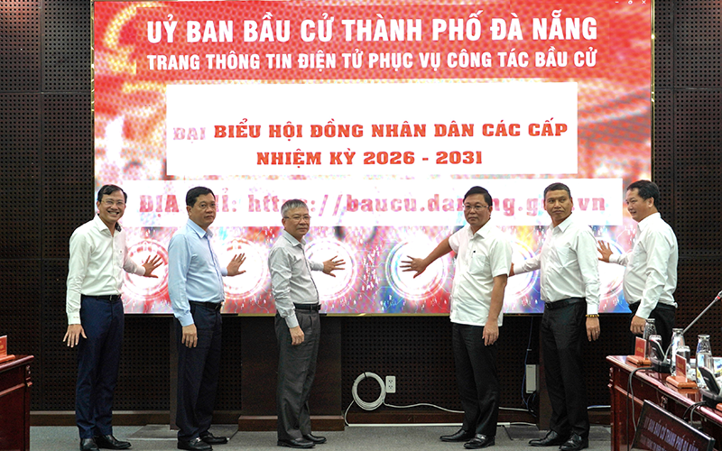 Đà Nẵng chính thức đưa Trang tin điện tử của Ủy ban bầu cử thành phố vào vận hành. Ảnh Mai Chi.