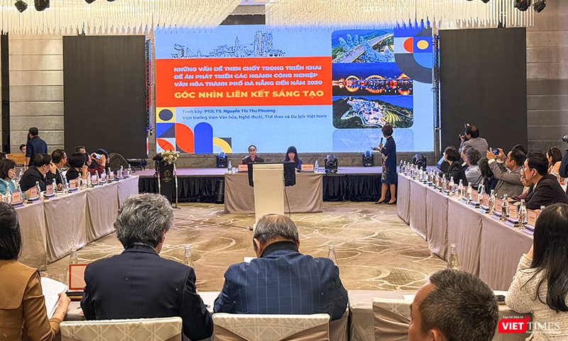 PGS.TS. Nguyễn Thị Thu Phương, Viện Văn hóa, Nghệ thuật, Thể thao và Du lịch Việt Nam trình bày tham luận tại Hội thảo tham vấn triển khai Đề án “Phát triển các ngành công nghiệp văn hóa thành phố Đà Nẵng đến năm 2030” diễn ra sáng 26/11.