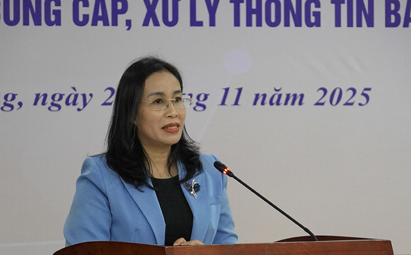Bà Nguyễn Thị Anh Thi, Phó Chủ tịch UBND TP Đà Nẵng phát biểu tại hội nghị tập huấn “Truyền thông chính sách và kỹ năng phát ngôn, cung cấp, xử lý thông tin cho báo chí năm 2025" do Sở VH-TT&DL TP Đà Nẵng tổ chức diễn ra sáng 27/11. Ảnh Mai Chi.