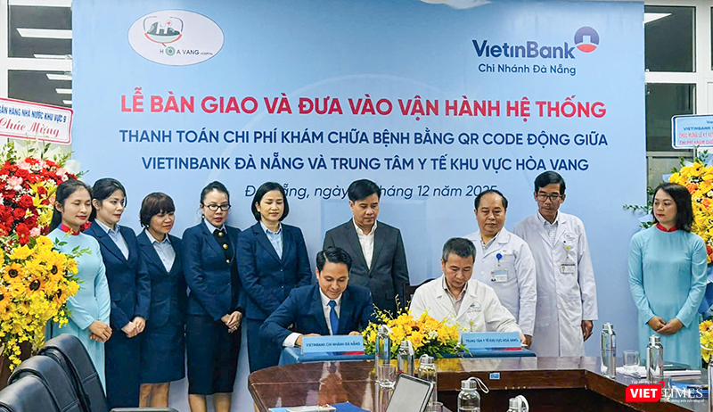 Sáng 3/12, VietinBank chi nhánh Đà Nẵng phối hợp cùng Trung tâm Y tế khu vực Hòa Vang tổ chức Lễ bàn giao và đưa vào vận hành hệ thống thanh toán chi phí khám chữa bệnh bằng QR động.