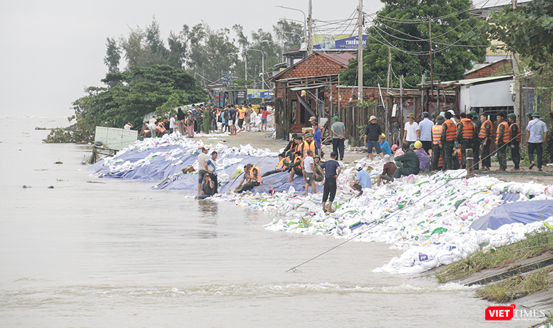Bờ kè An Lương ở xã Duy Nghĩa sạt lở nghiêm trọng.