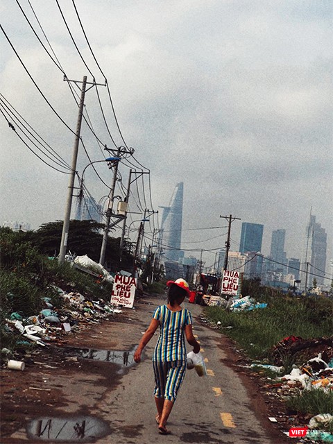 Một góc khu đô thị mới Thủ Thiêm, ảnh chụp năm 2015. Còn hiện nay vẫn hoang phế như vậy. Theo quyết định 367 do Thủ tướng Võ Văn Kiệt ký năm 1996, vùng đất này sẽ là "một khu đô thị mới hiện đại, là trung tâm thương mại, tài chính và dịch vụ” Ảnh: Mai Kỳ. Một góc khu đô thị mới Thủ Thiêm, ảnh chụp năm 2015. Còn hiện nay vẫn hoang phế như vậy. Theo quyết định 367 do Thủ tướng Võ Văn Kiệt ký năm 1996, vùng đất này sẽ là "một khu đô thị mới hiện đại, là trung tâm thương mại, tài chính và dịch vụ” Ảnh: Mai Kỳ.