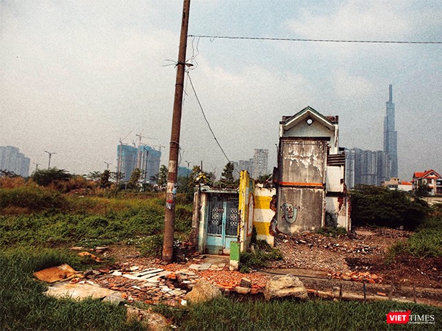 Nơi này, từng là khu vực sầm uất, nay chỉ còn vài căn nhà sót lại. Ảnh: Mai Kỳ.