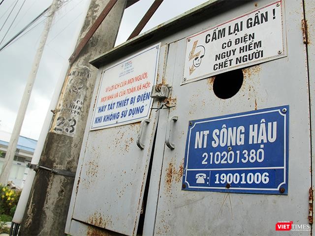 Tủ điện ở nhà máy của công ty TNHH Ba Sương Thống Nhất tại xã Gia Kiệm, huyện Thống Nhất, tỉnh Đồng Nai còn lưu dấu vết của Nông trường Sông Hậu lừng lẫy một thời.