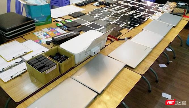 Thiết bị công nghệ cao bị thu giữ. Thiết bị công nghệ cao bị thu giữ.