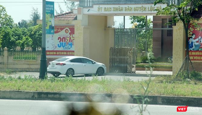 Các tấm pano giao thông cắm dọc tuyến đường quốc lộ thường vẫn có một câu "Nhanh một giây, chậm cả đời". Các tấm pano giao thông cắm dọc tuyến đường quốc lộ thường vẫn có một câu "Nhanh một giây, chậm cả đời".